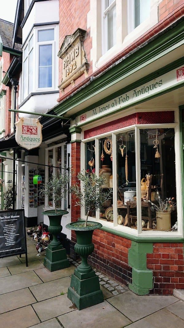 M Jones a'i Fab Antiques